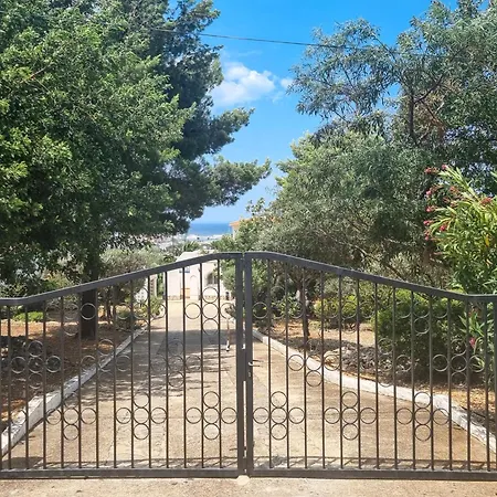 3 Bedroom With Beautiful Sea View *